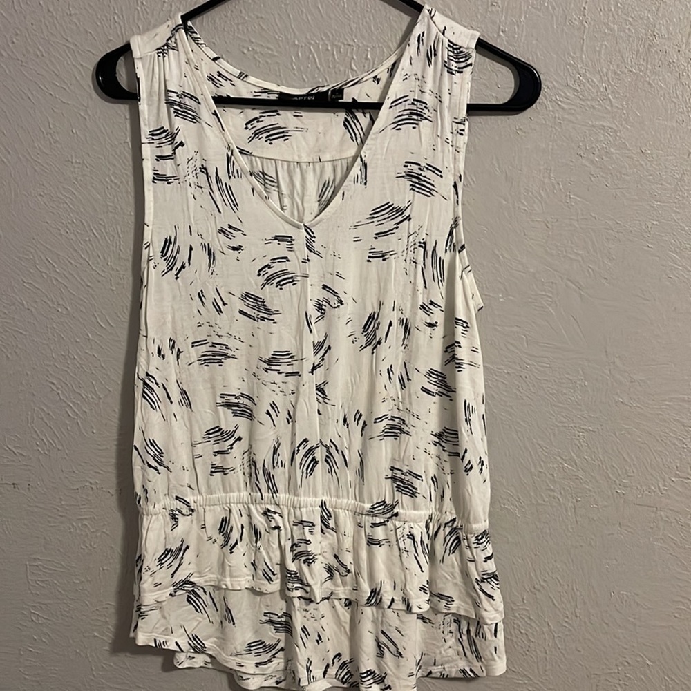 Plus Size Apt. 9® Ruffle V-Neck Top size smalll - Picture 4 of 5